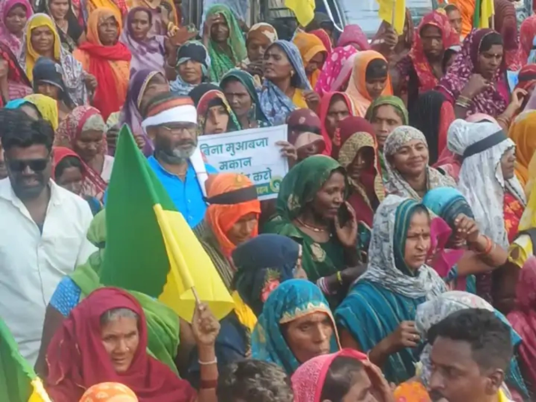पन्ना में विकास परियोजनाओं के खिलाफ उमड़ा जनसैलाब: 2000 से अधिक ग्रामीणों और आदिवासियों ने किया प्रदर्शन, नेता प्रतिपक्ष उमंग सिंघार ने सौंपा ज्ञापन