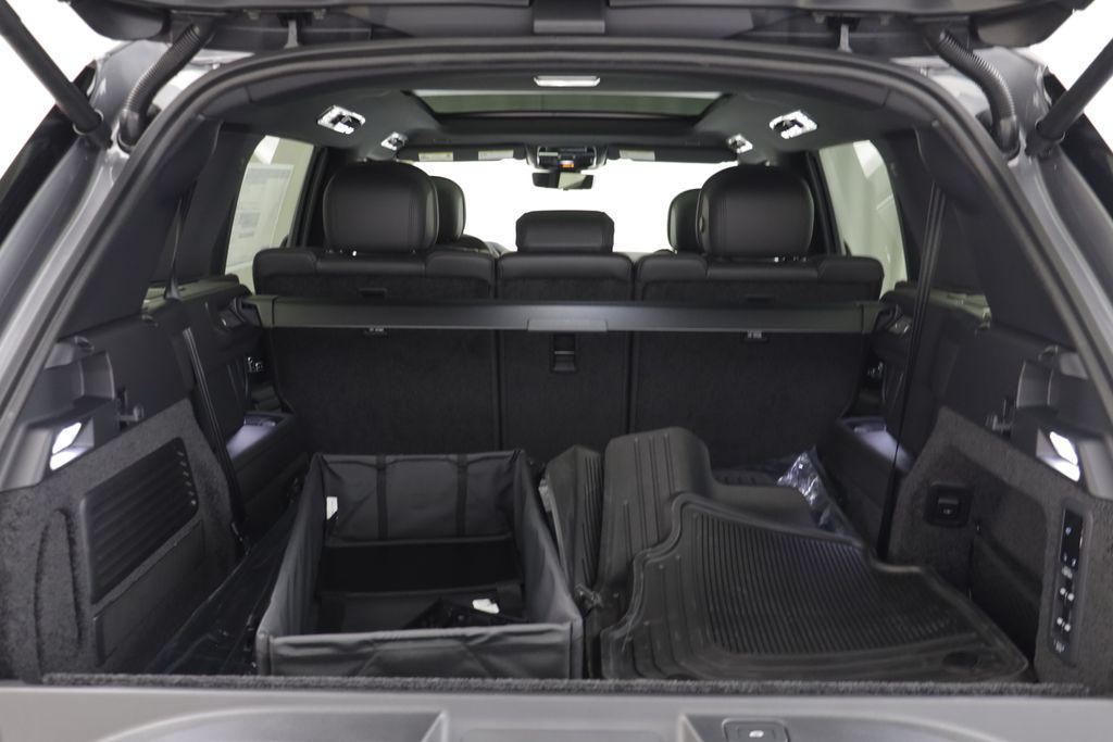 New 2026 Land Rover Range Rover SE