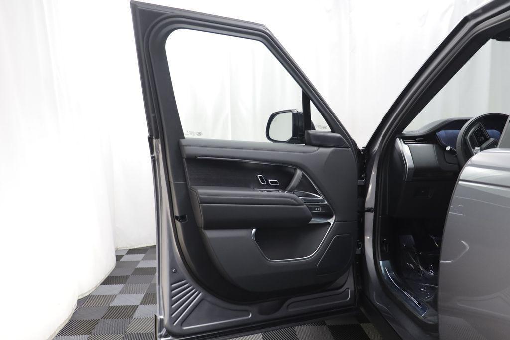 New 2026 Land Rover Range Rover SE