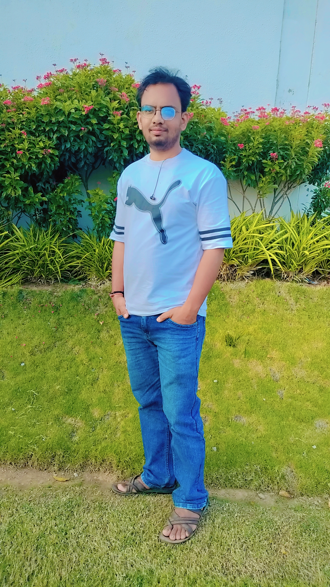 Parth soni Poet / Screenwriter / Scriptwriter / Shayar / Story Writer artist profile photo on Kalamanch.art