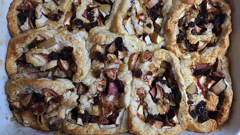 Cooked apple dappy in a dish