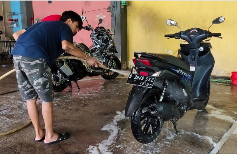 Cuci Motor Rumahan