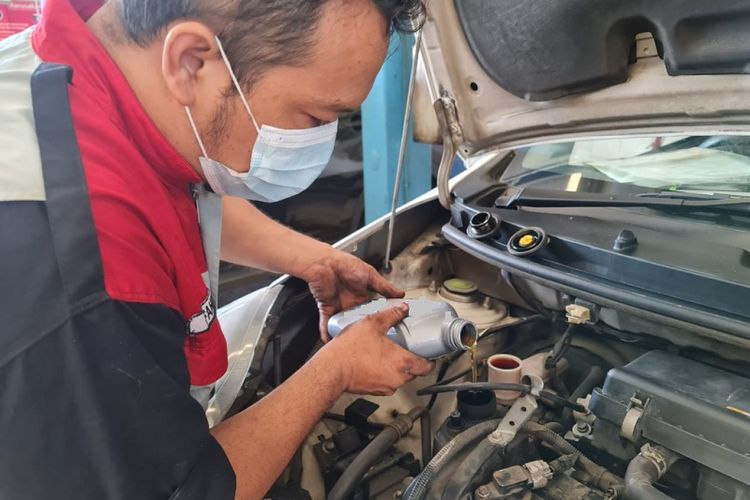 Ganti Oli Mesin Mobil