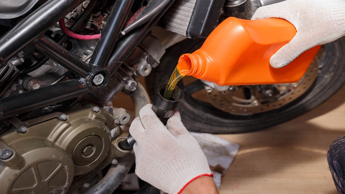 Ganti Oli Mesin Motor