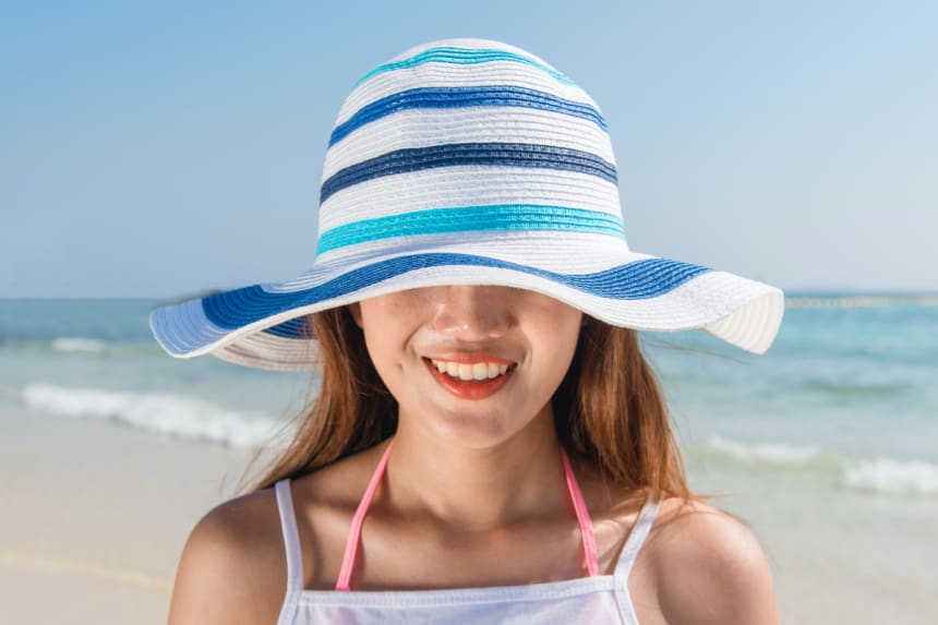 In summer a girl standing on sea shore/health/punjabmode