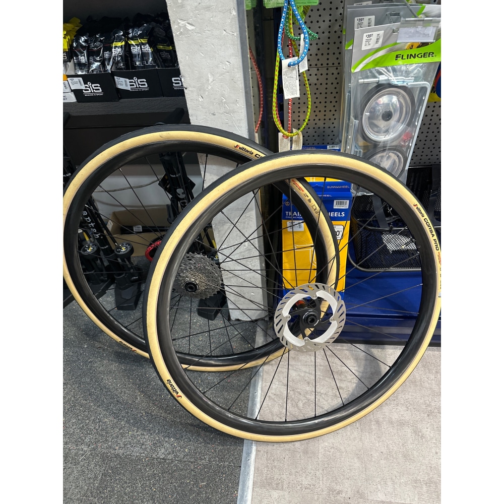 Carbon Disc Brake Road Wheelset with Vittoria Corsa Pro Tyres