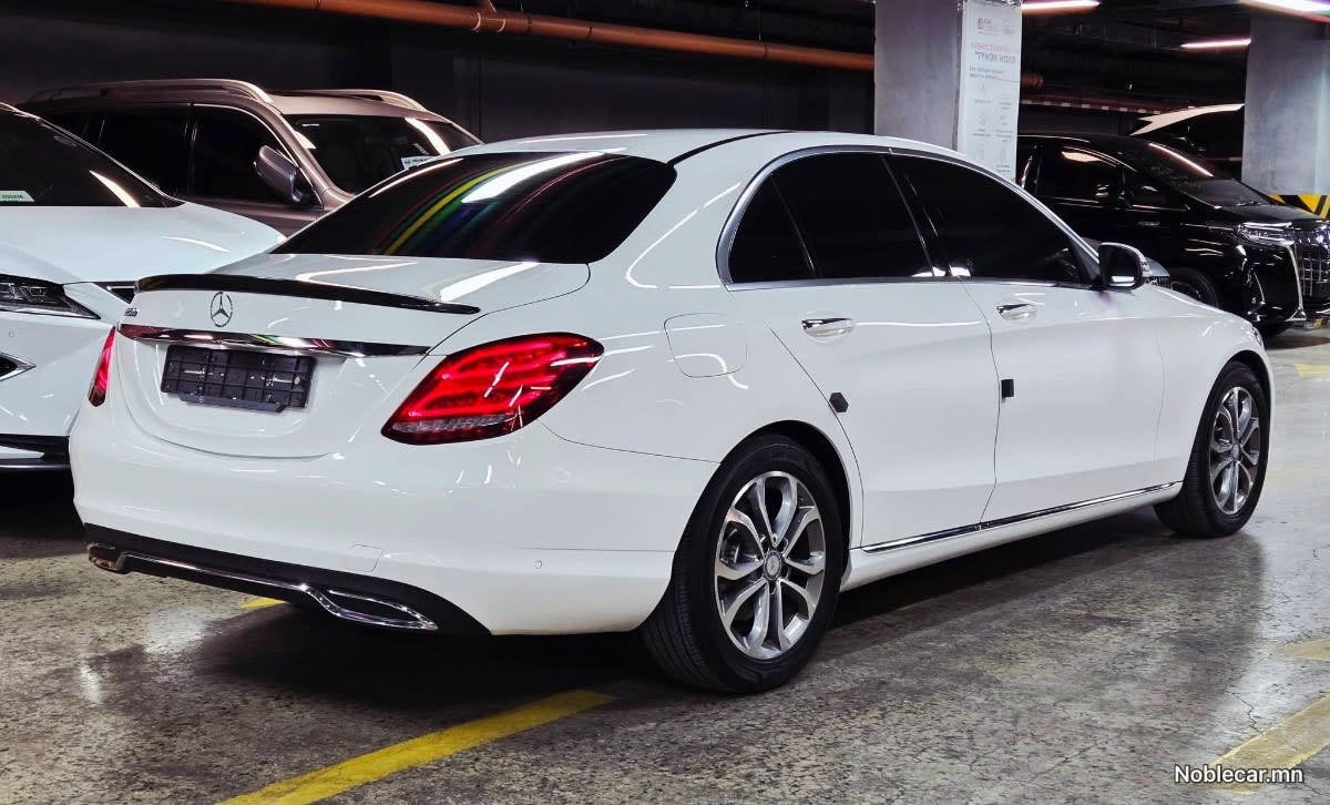 2016 Mercedes-Benz C-Class 7