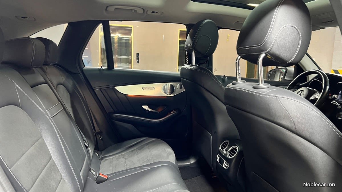 2019 Mercedes-Benz GLC 7