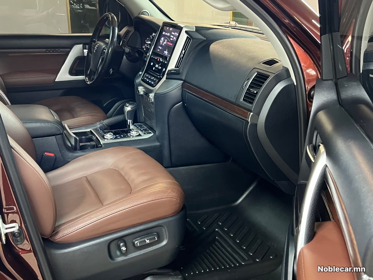 2019 Toyota Land Cruiser 200 3