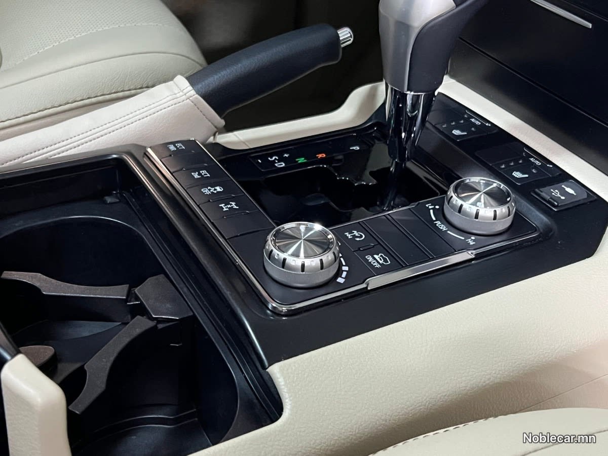 2020 Toyota Land Cruiser 200 4