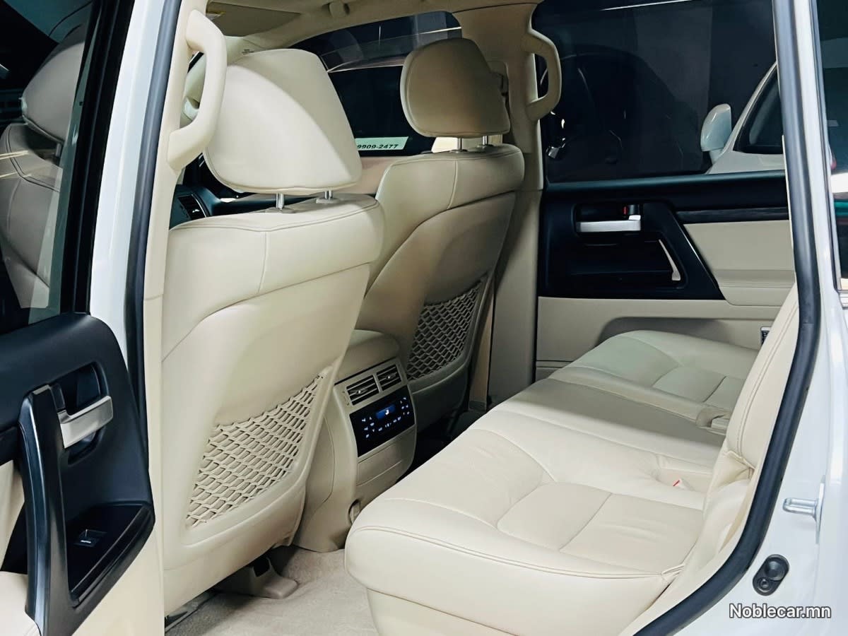 2020 Toyota Land Cruiser 200 6