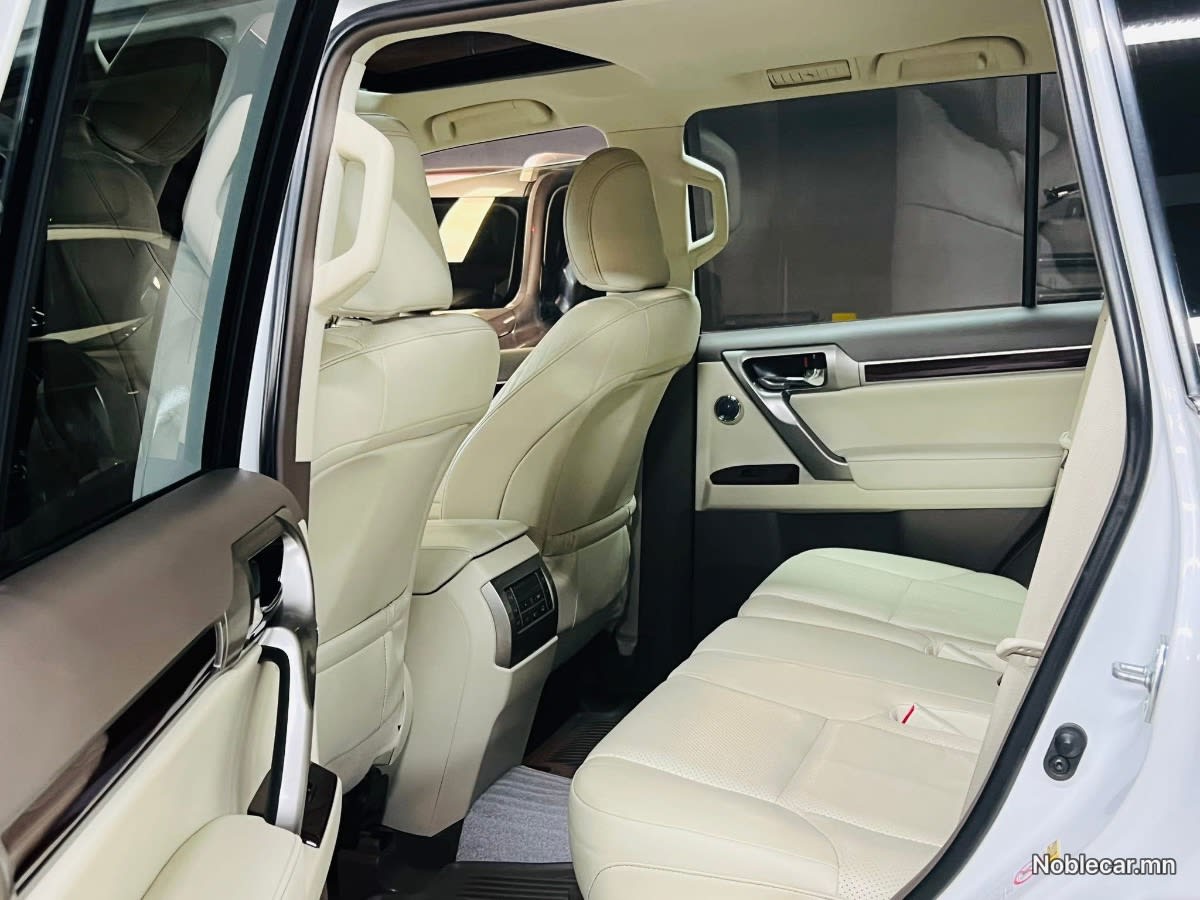 2016 Lexus GX 8