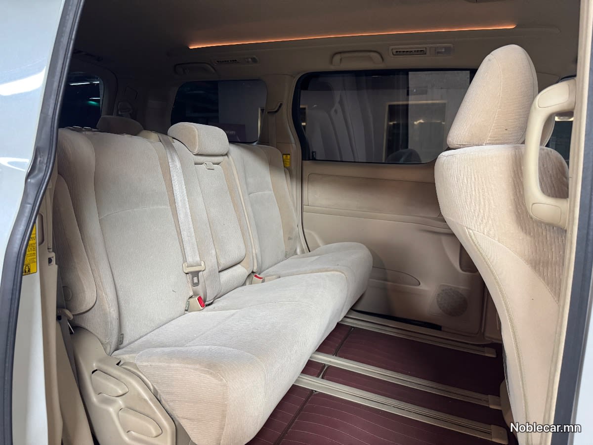 2012 Toyota Alphard 8