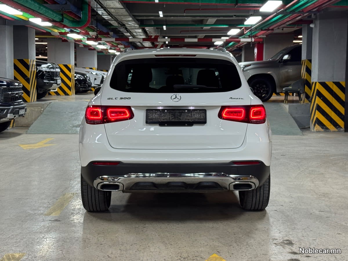 2020 Mercedes-Benz GLC 8