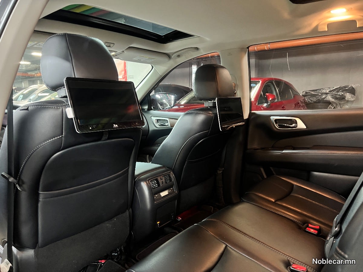 2017 Nissan Pathfinder 8
