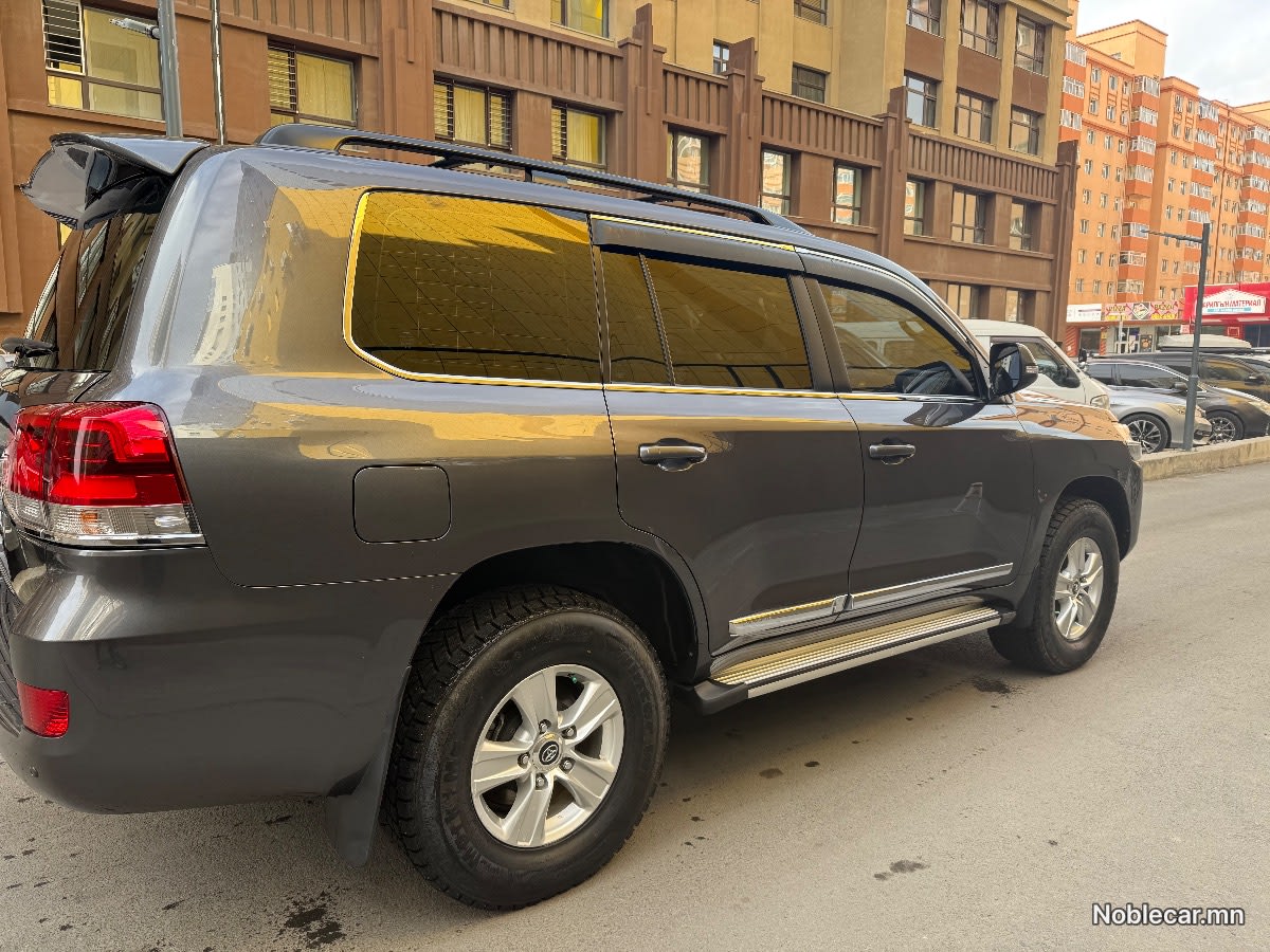 2018 Toyota Land Cruiser 200 4