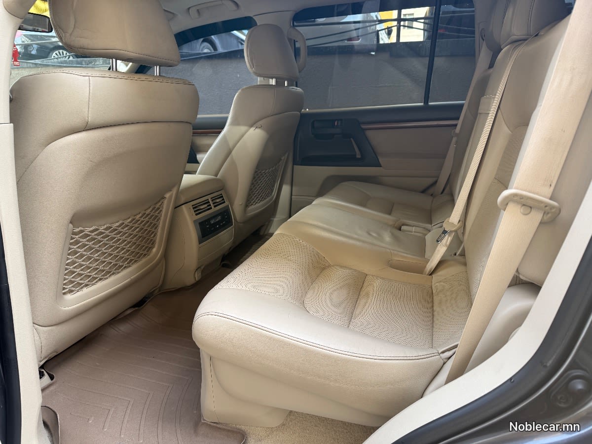 2018 Toyota Land Cruiser 200 7