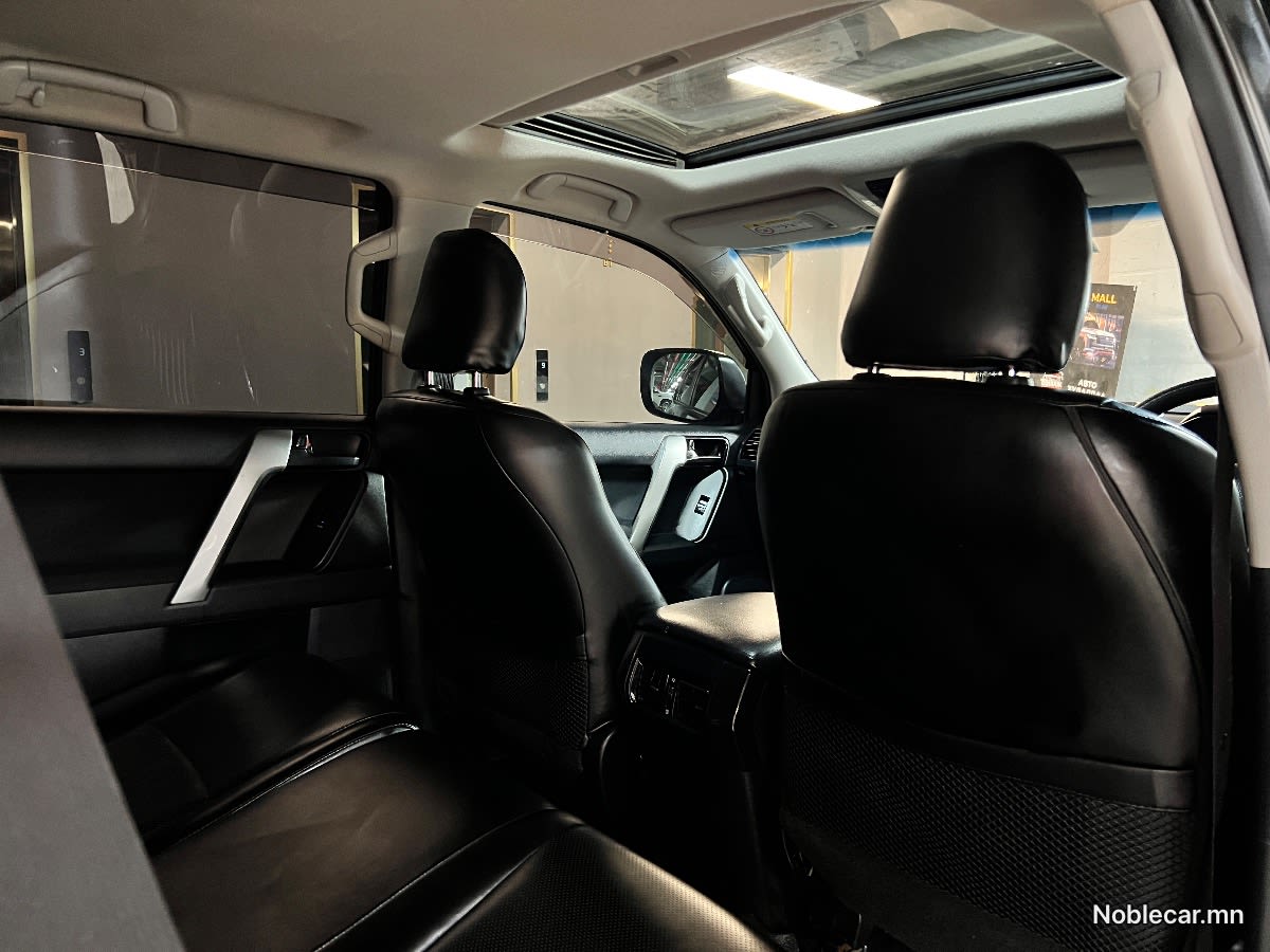 2019 Toyota Land Cruiser Prado 150 8
