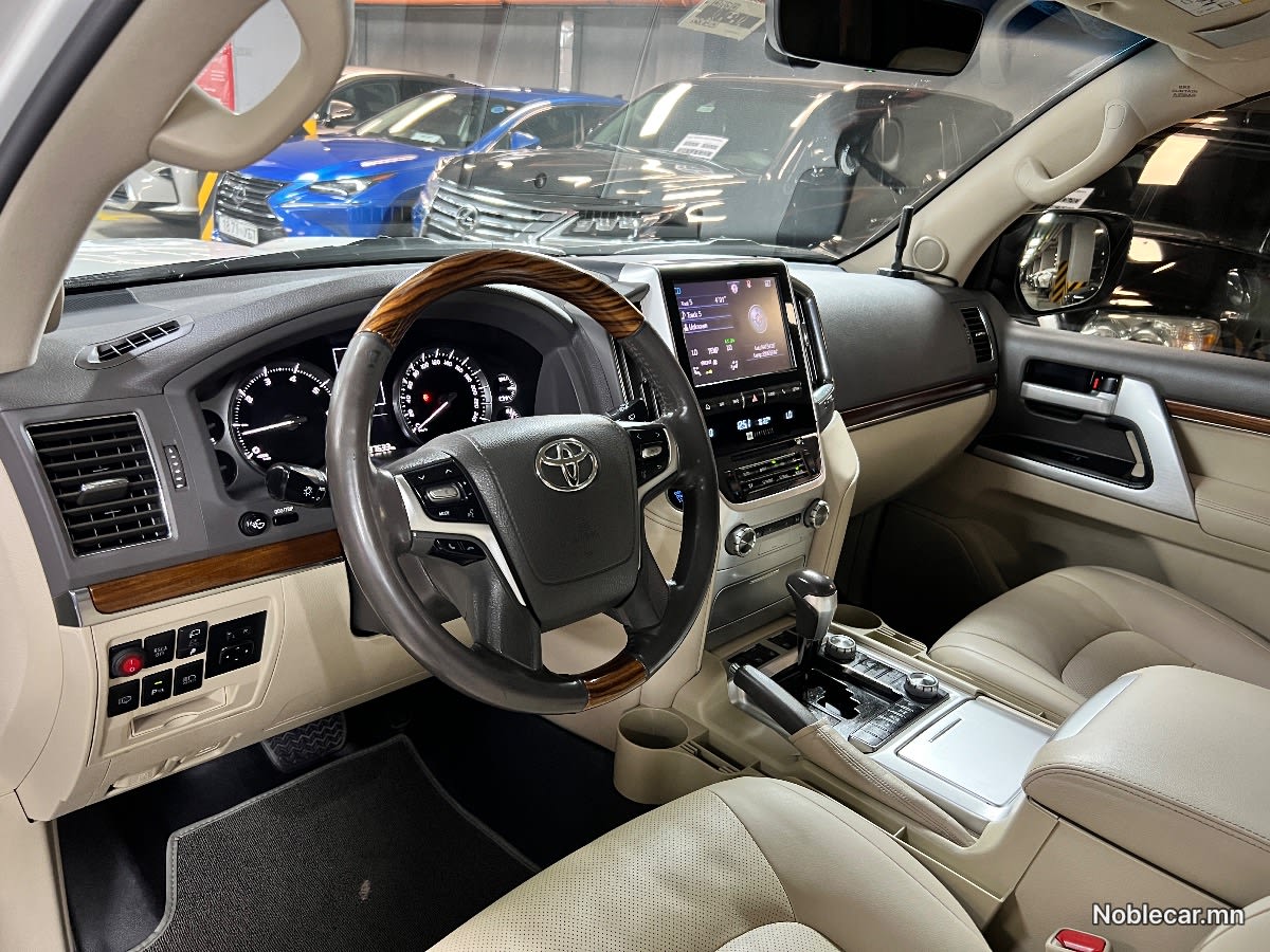 2018 Toyota Land Cruiser 200 3