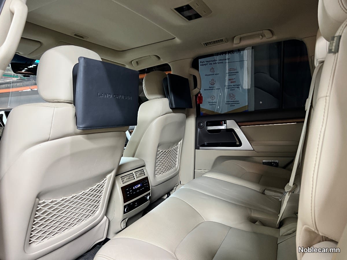 2018 Toyota Land Cruiser 200 4