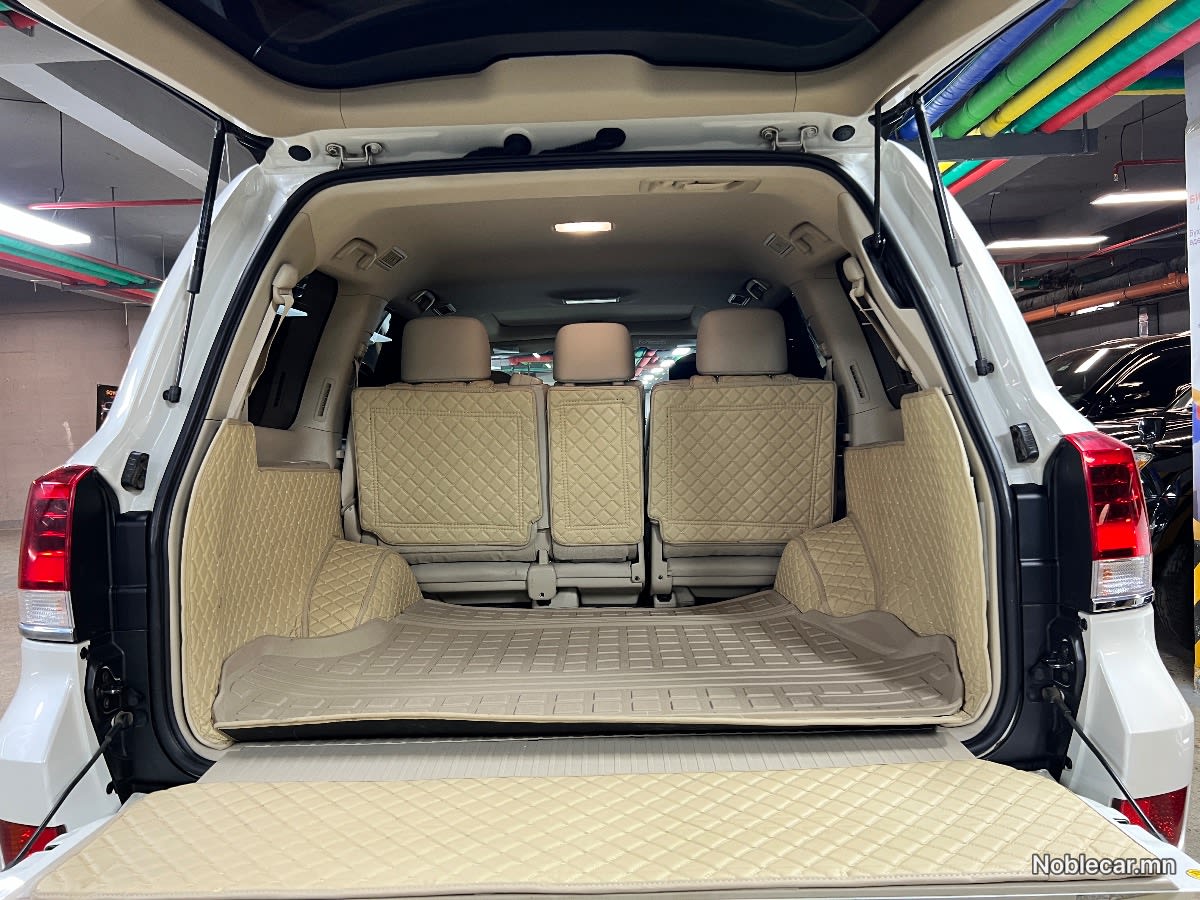 2018 Toyota Land Cruiser 200 6