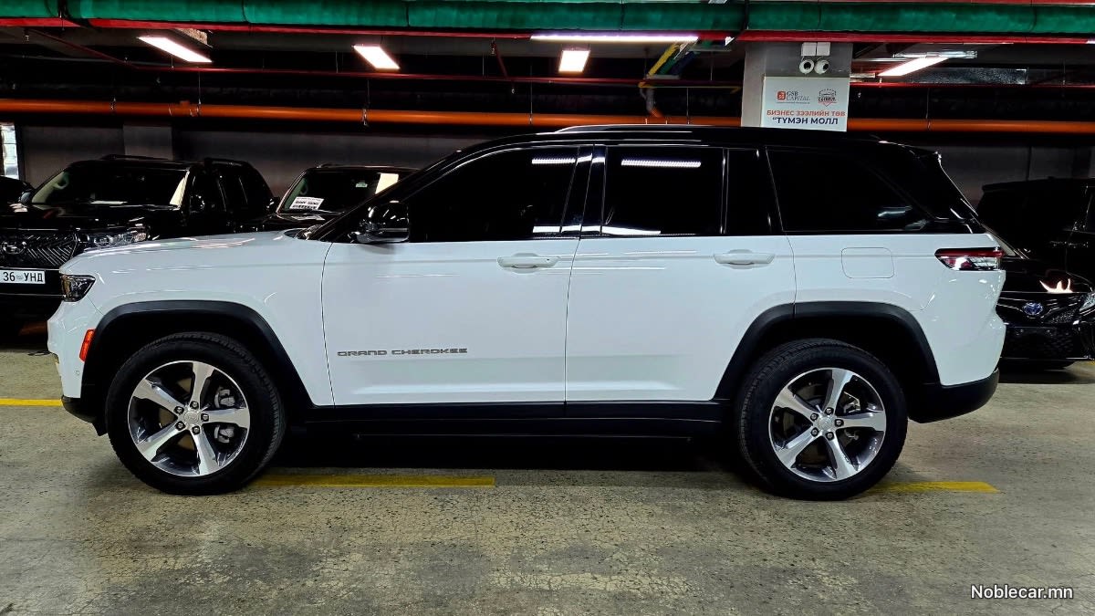 2023 Jeep Grand Cherokee 8