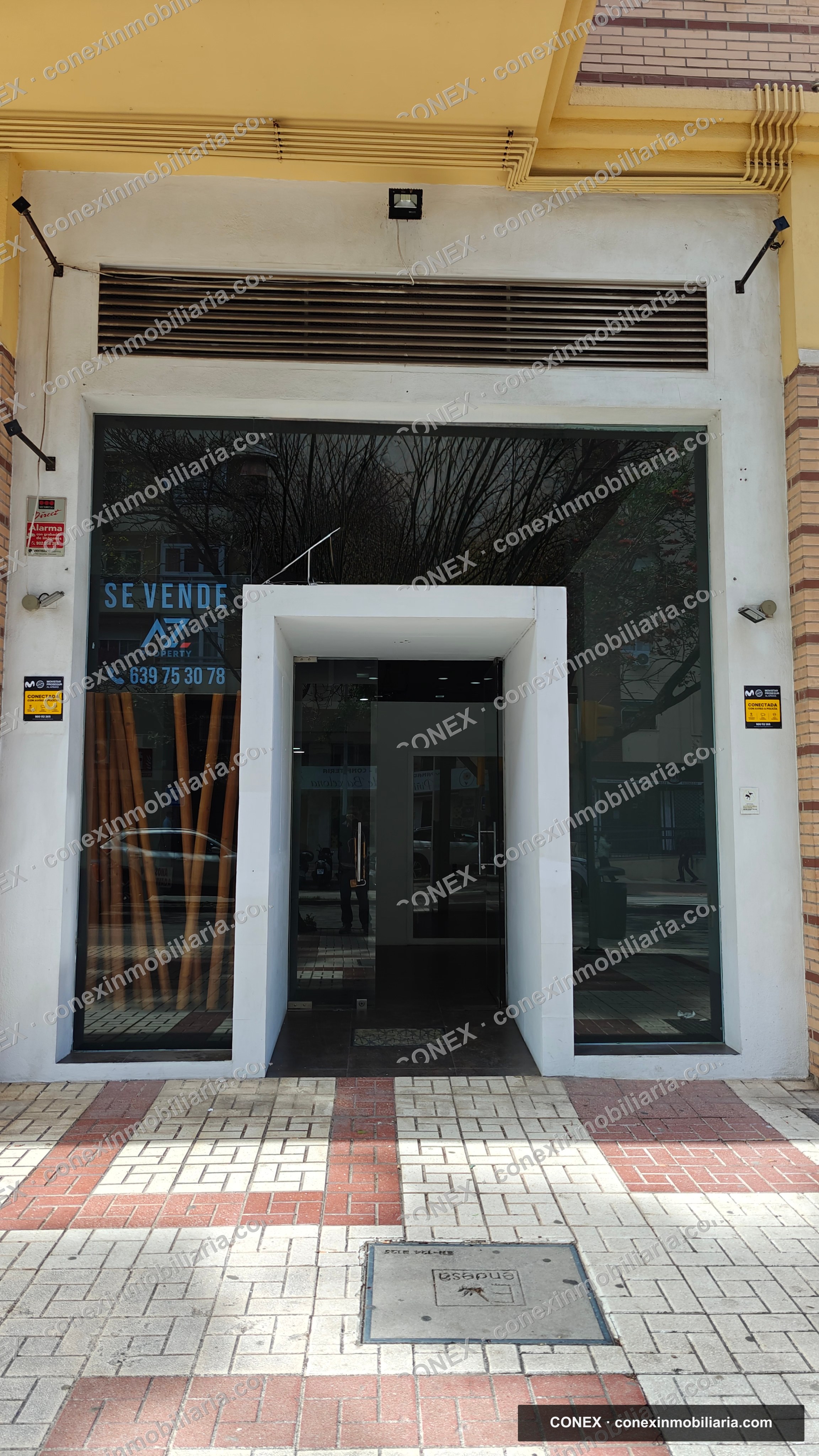 SE VENDE LOCAL CON GARAJES Y TRASTERO