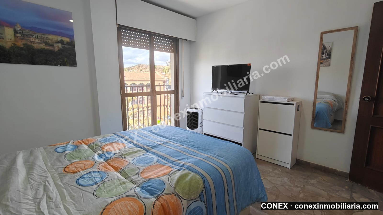 SE ALQUILA HABITACIÓN