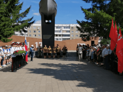 Состоялся митинг и торжественно-траурные мероприятия, посвященные Дню памяти и скорби.