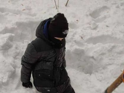 В Уфе подросток смог выбраться из снежного плена только с помощью спасателей