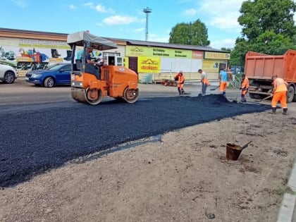 В Демском районе продолжается ямочный ремонт дорог