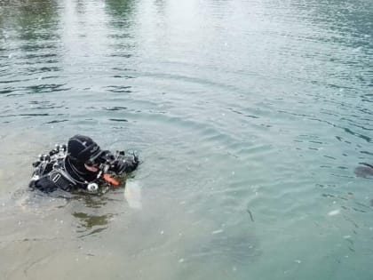 В Башкирии в озере утонул автомобиль с человеком внутри, машину ищут водолазы