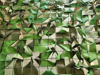 Спрятать от неприятеля: волонтёры шьют маскировочные сети для участников СВО