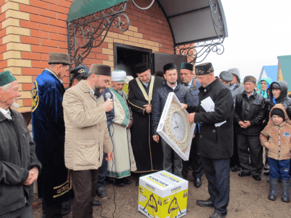 В праздничные дни, посвященные Дню Республики, в селе Мендяново состоялось торжественное и долгожданное событие - открытие мечети «Нур»