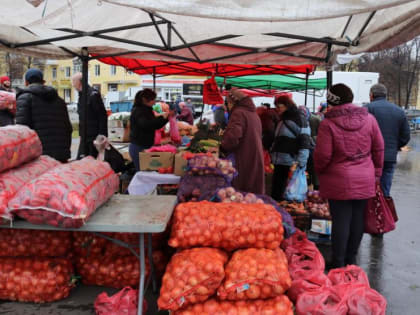 В Орджоникидзевском районе проходит праздничная осенняя сельскохозяйственная ярмарка