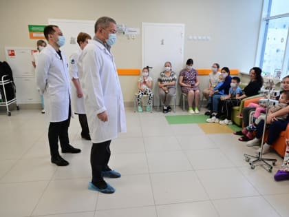 Глава Башкирии встретился с пациентами центра детской онкологии и гематологии