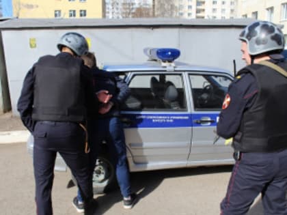 В Стерлитамаке из машины украли три женских сумочки с деньгами, документами и телефонами