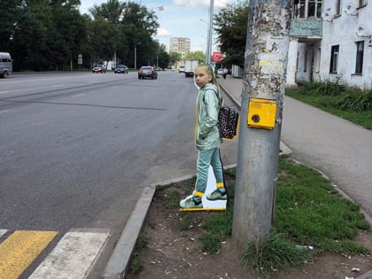 В Уфе по инициативе партийцев на переходах возле школ появились первые макеты детей