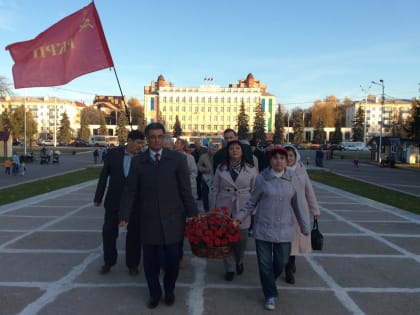 Возложение цветов памяти разгона Съезда народных депутатов