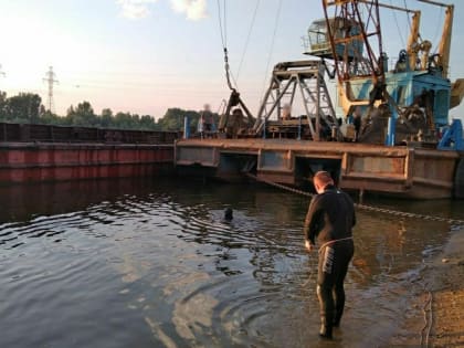 Затянуло под баржу: водолазы Уфы нашли в Белой утонувшего парня