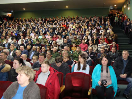 Во время премьеры документального фильма «Бой в Зиберхали» зрительный зал Чишминского дворца культуры был переполнен, люди стояли даже в проходах…