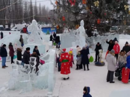 Большие сюрпризы для самых маленьких: в Октябрьском районе проходят новогодние мероприятия