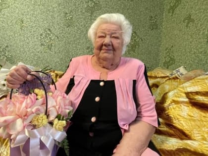 Жительницу Демского района поздравили с вековым юбилеем