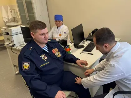 Министр уложил в койку бойца СВО