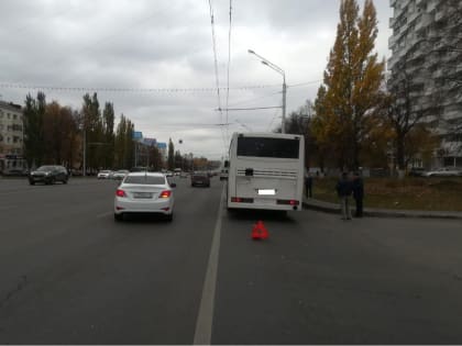 В Уфе женщину, переходившую дорогу в ста метрах от «зебры», сбил пассажирский автобус