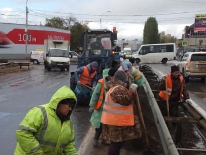 На улицах Кировского района Уфы ведутся работы по уборке смета