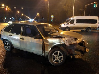 «Водитель вылетел с лобового»: в столкновении ПАЗика и легковушки в Уфе пострадали 10 человек