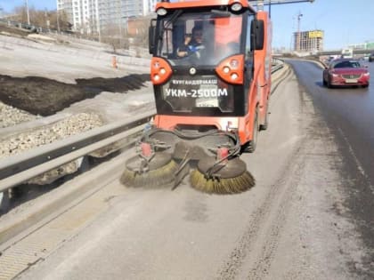 На улицы Уфы вышли дорожные пылесосы