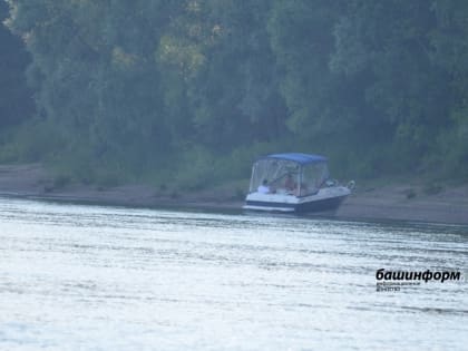 В Башкирии спасатели достали из воды тело мужчины