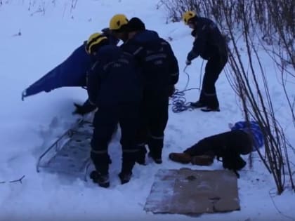 В Уфе женщина упала в овраг, катаясь со склона